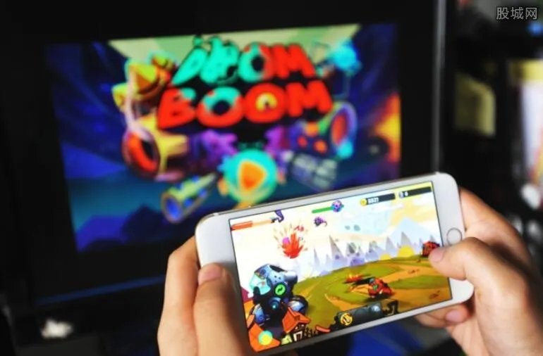 男子上网吐血倒地 沉迷网络后果严重