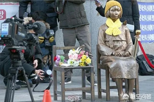 韩国公布慰安妇调查报告，文在寅对安倍应该采取什么态度？