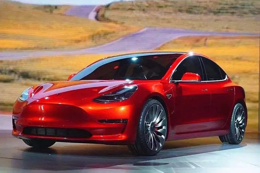 特斯拉遭穆迪下调信用评级了吗？