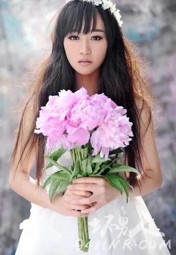 如何看待曹骏与蓝盈莹的恋情?