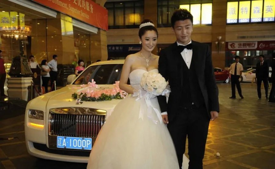 于汉超的老婆邱笑寒干什么的 盘点中国国脚太太团都是干什么的