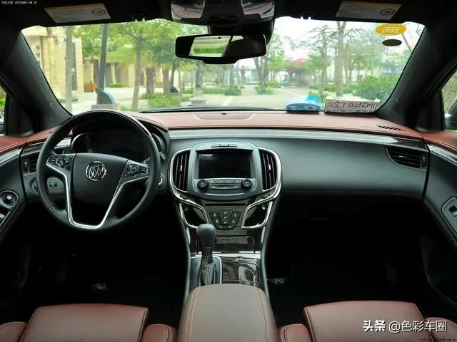 2013款的别克君越内饰,你认为放到如今属于什么档次?
