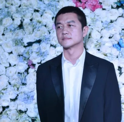 李亚鹏醉酒登台唱歌跑调，嘶吼还飙脏话，是他把自己好名声作没的吗？