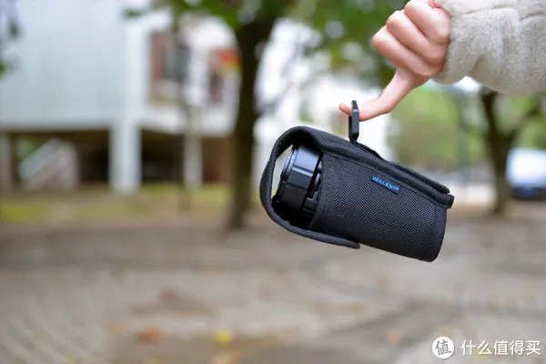 穿盔甲，入疆场，所向披靡。脱战袍，还本色，玉树临风。