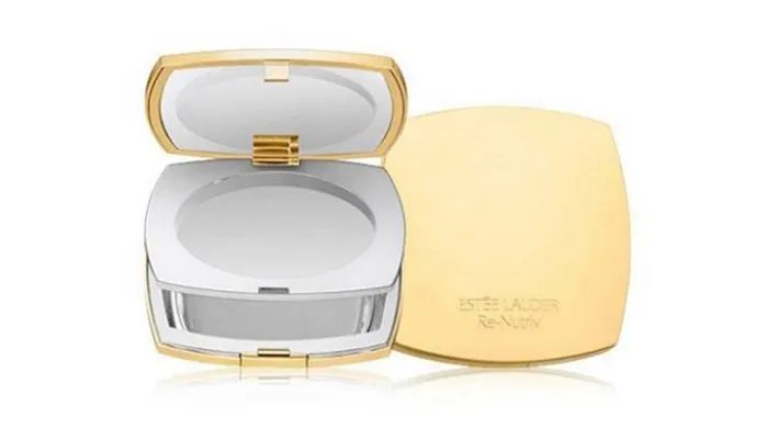 粉饼和粉底液的区别 粉饼和粉底液有什么区别