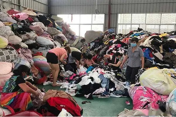 旧衣服怎么回收可以卖到哪里:出口(旧衣回收点回收)