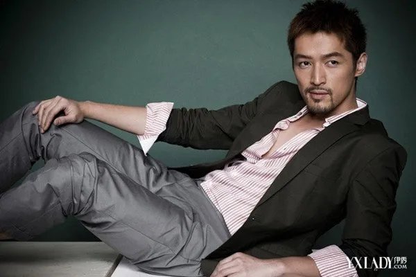 胡歌出车祸的原因分析胡歌车祸前后照片曝光