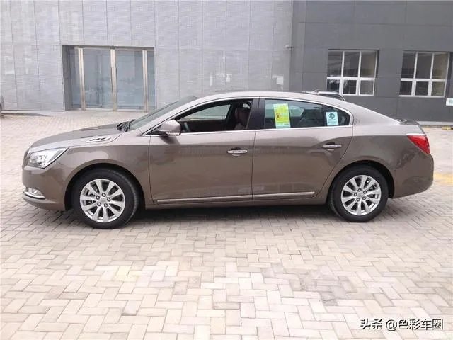 2013款的别克君越内饰,你认为放到如今属于什么档次?