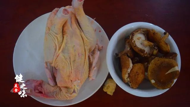 怎么做香菇木耳炒鸡肉?