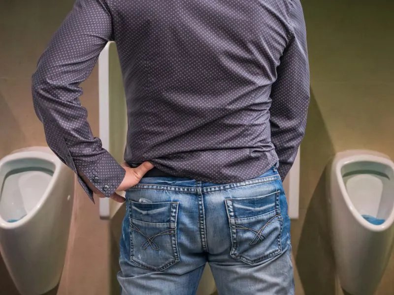 喝水多尿黄怎么回事