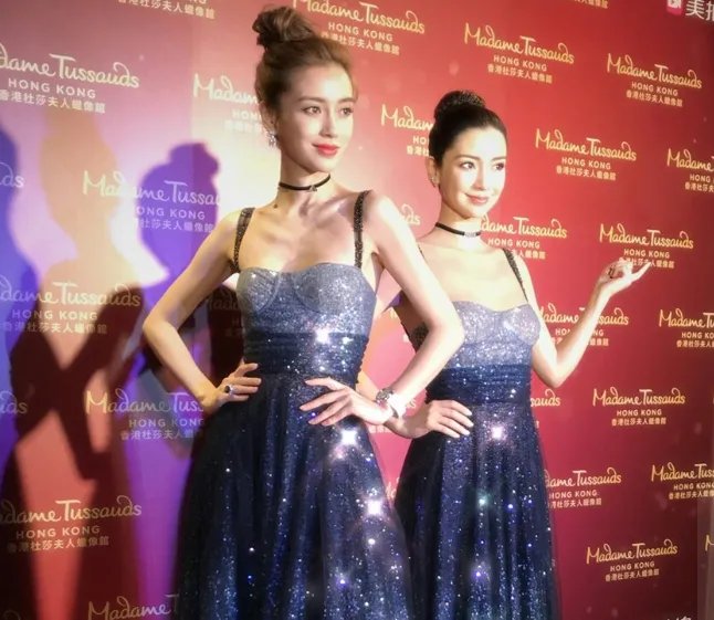 Angelababy现身香港杜莎夫人蜡像馆做什么?