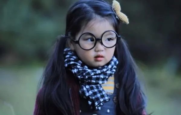 阿拉蕾的父母是谁,阿拉蕾多大啦