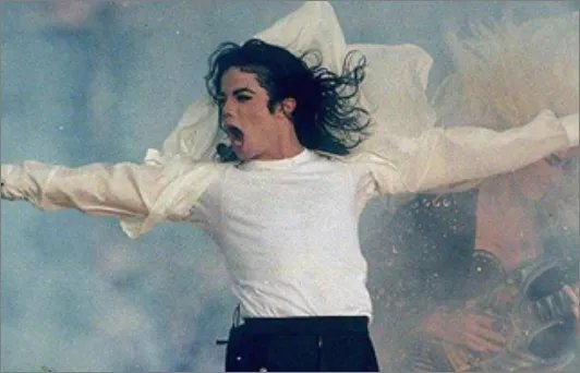 迈克尔杰克逊的鼻子怎么回事