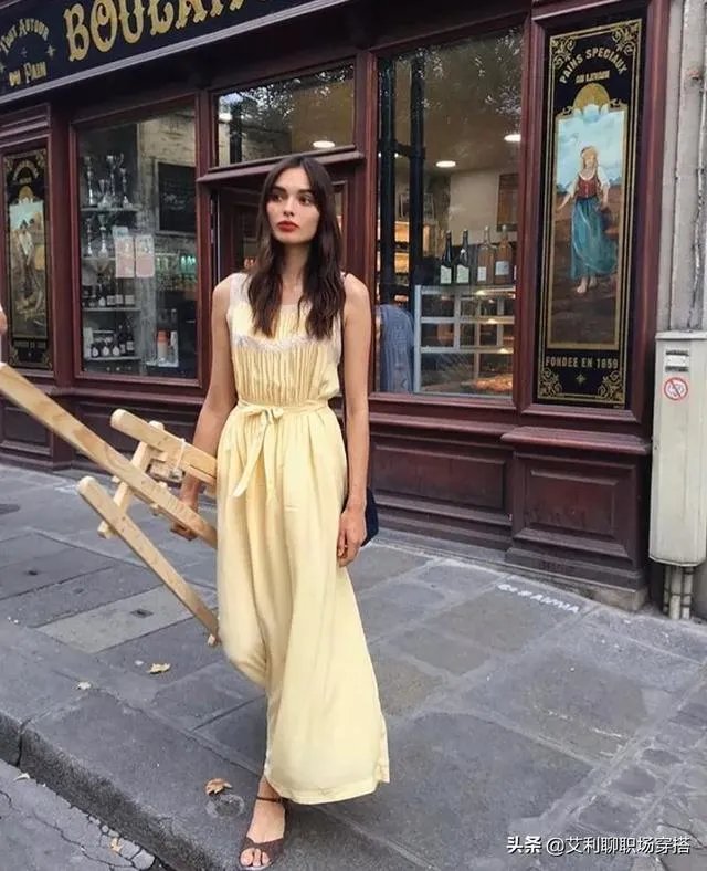 “淡黄色的长裙，蓬松的头发”都有哪些时尚穿法？