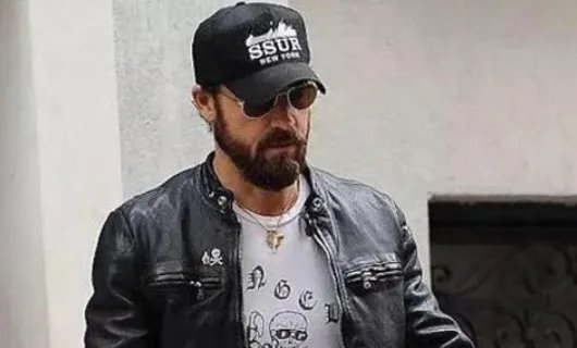 方脸适合什么帽子？