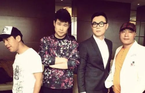 同样是东北籍主持人出道，为啥大兵没大鹏火？