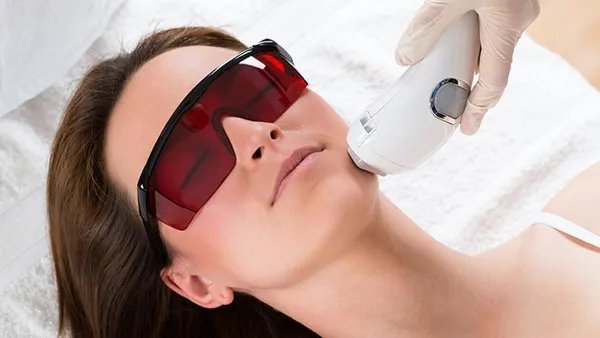 白瓷娃娃和黑脸娃娃哪个好 白瓷娃娃和黑脸娃娃有啥区别