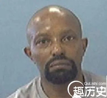 男子掘墓藏26具女尸当玩偶 惊呆众人