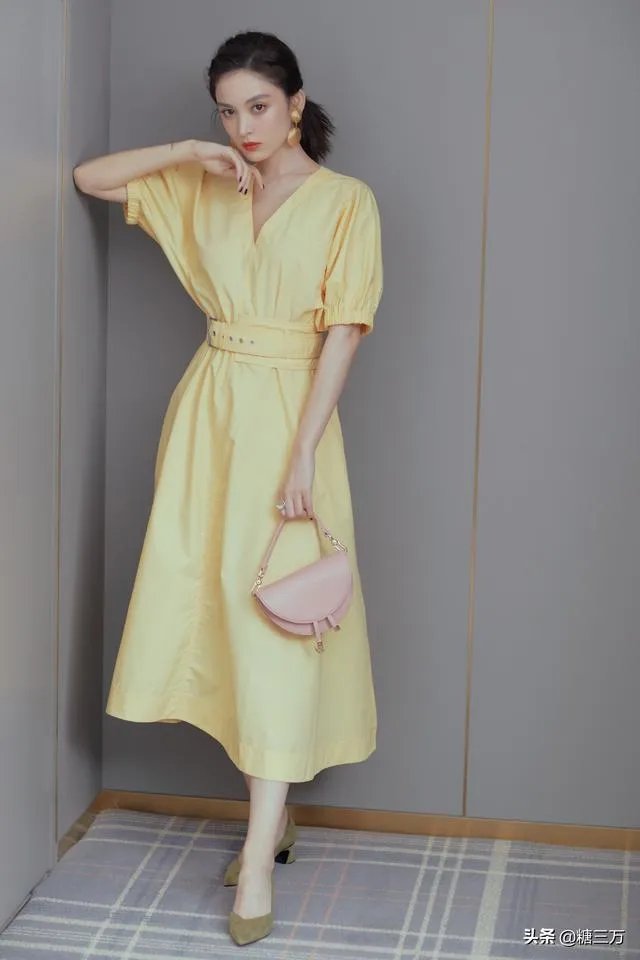 “淡黄色的长裙，蓬松的头发”都有哪些时尚穿法？