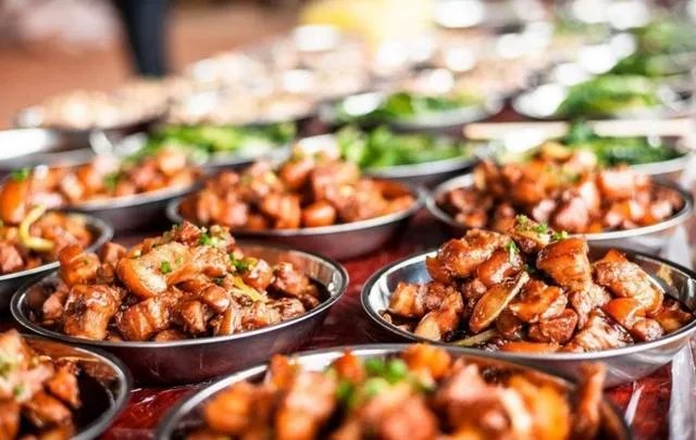 浙江诸暨一对新人办婚宴连上28道素菜，每桌2000元，你能接受婚宴吃素吗？