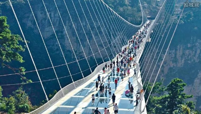 张家界天门吐雾奇观 张家界旅游一般多少钱