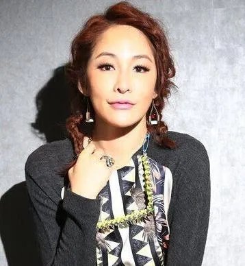 萧亚轩最新发型：盘点百变时尚的萧亚轩发型