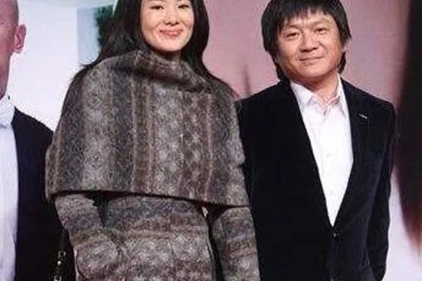 张嘉译现任妻子王海燕照片 很少是提起自己的前妻