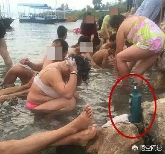 云南大妈在饮用水源中洗澡,国人的羞耻心与自觉为什么这么差?