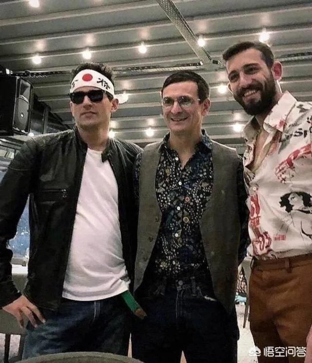 如何评价朱婷与人合影,一手遮住日本国旗?