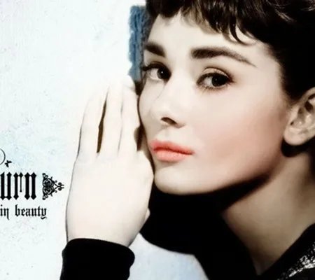 奥黛丽赫本的眼睛是什么样的？ 优雅女神魅力永存