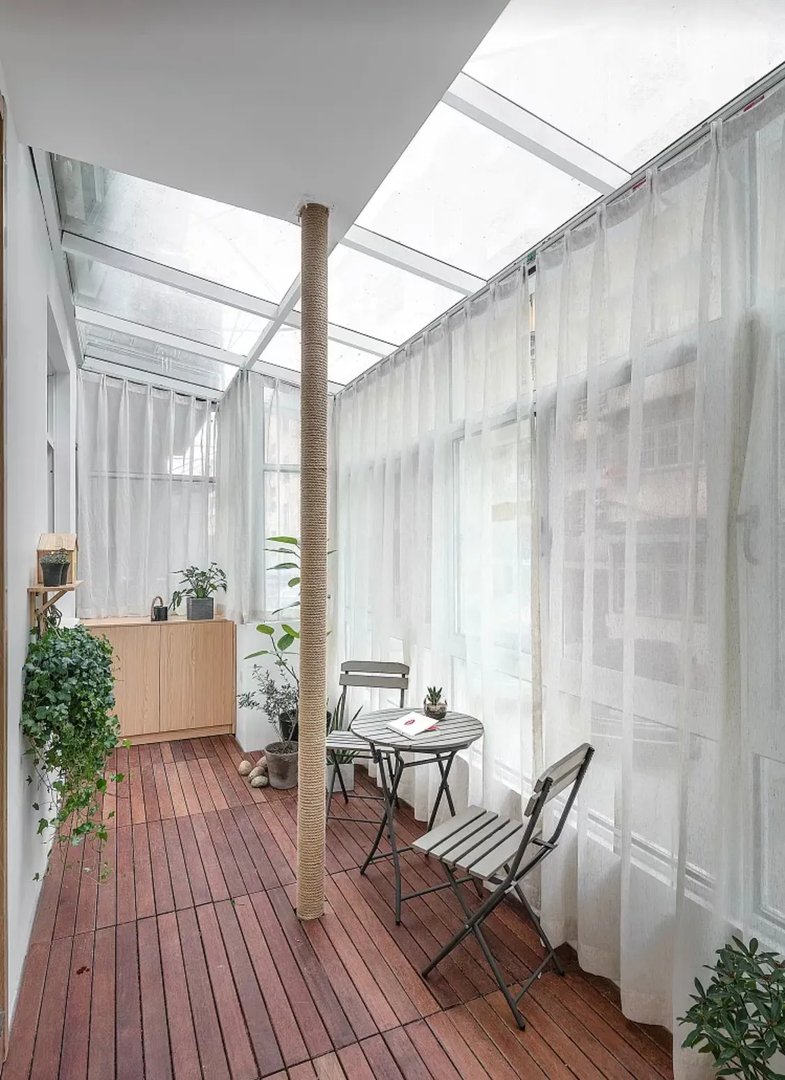 阳台管道太碍眼，下面的美化你喜欢哪种做法呢？