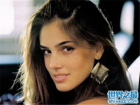 世界十大变性美女，泰瑞托依变性后成为时尚界宠儿 