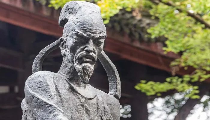 赠花卿杜甫翻译和赏析