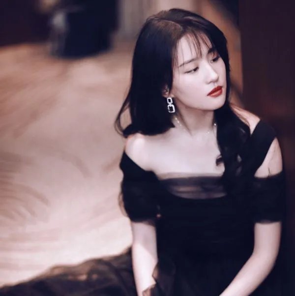 刘亦菲的成功,到底是什么原因让她成功的?