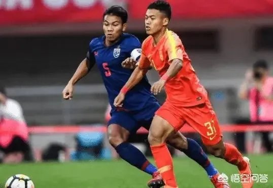 国青0-2负泰国耻辱之战，门将扑球进自家球门，前锋空门推射不进，中国足球还有救吗？