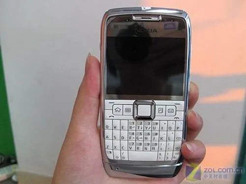 商务女性首选：诺基亚E71白色版