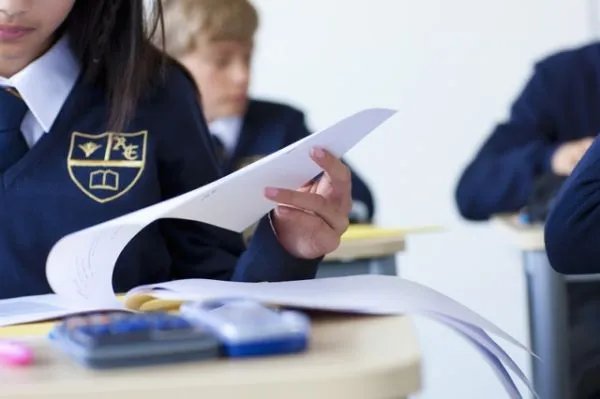 电子科大就考研题目出现偏差致歉：补考并追责，你怎么看？