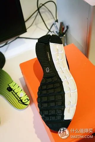 Nike 耐克 NIKE ZOOM STRUCTURE+ 17 SHIELD 男款跑步鞋 616304