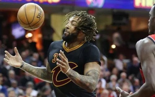 德里克威廉姆斯因为什么被骑士放弃?