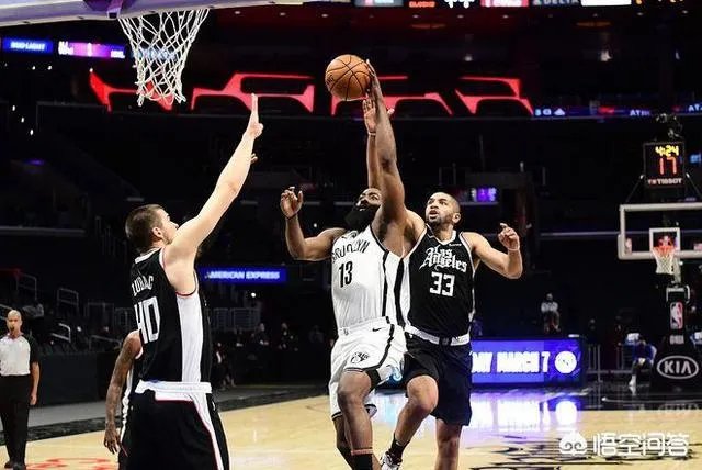 对阵快船,关键一防造成伦纳德进攻犯规,哈登假摔了吗?