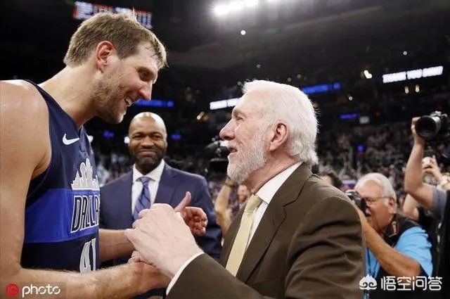 马刺对阵独行侠,诺维斯基最后一攻,波波维奇大喊防守球员闪开,不要协防,如何评价?