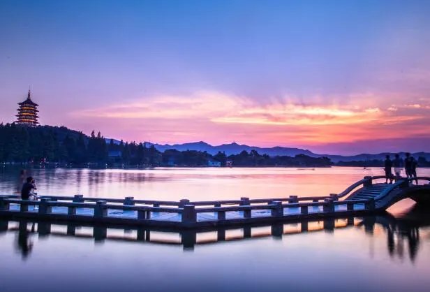 传说中许仙和白娘子结缘的断桥去哪里看  许仙和白娘子结缘的断桥在哪