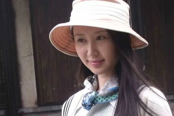 汪小菲吐槽小s穿着，娱乐圈还有哪些艺人穿着“惨不忍睹”？