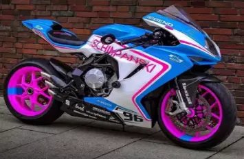 山东临沂多人街头飙车炫技!其行为可能会酿成什么后果?