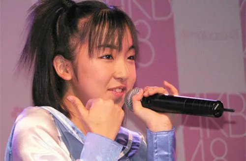 网传板野友美整容  晒素颜自拍照力证整容真相