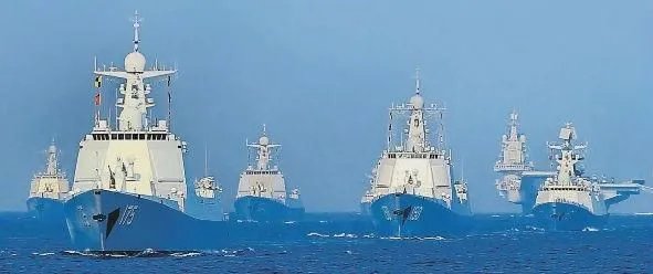 班公湖新增码头，20条军舰整齐排列