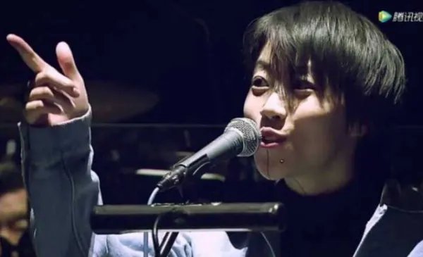 客观的评价,窦靖童是一个合格的歌手吗?
