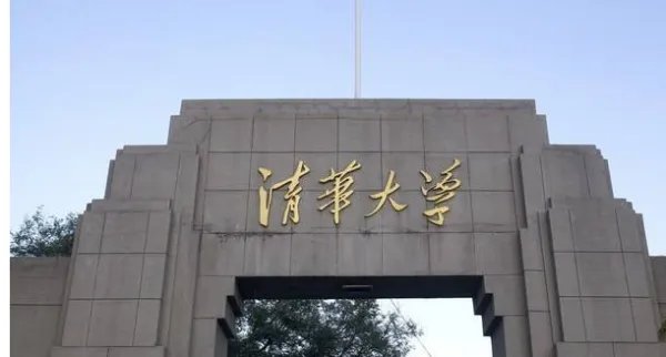 校园游 “黄牛”揽客要价多少钱？