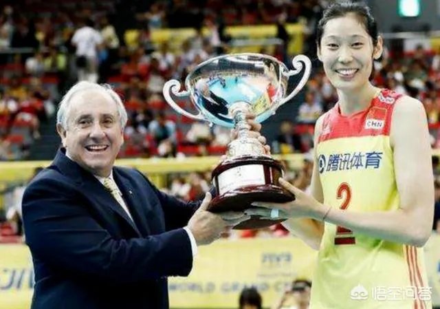 如何评价朱婷与人合影,一手遮住日本国旗?