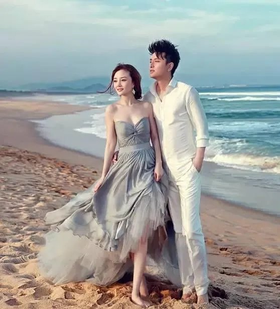 李小璐和贾乃亮相差几岁？